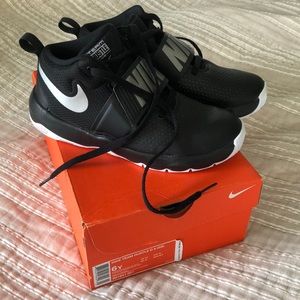 Black Nike hustler shoes